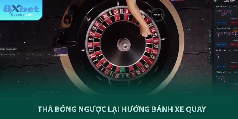 Thả bóng ngược lại hướng bánh xe quay
